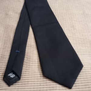 Kenneth Cole 100% Silk